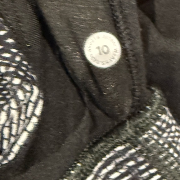 Lululemon Energy bra size 10 Black and White Patterned Sports Bra - Picture 3 of 3